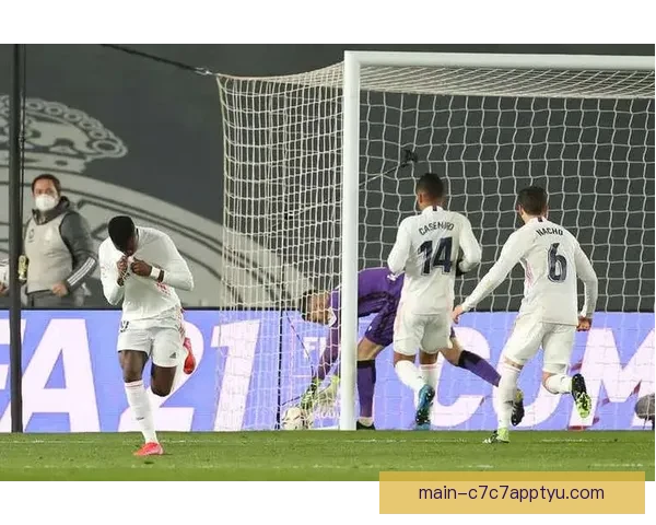 斯洛特为维尼修斯反歧视表态